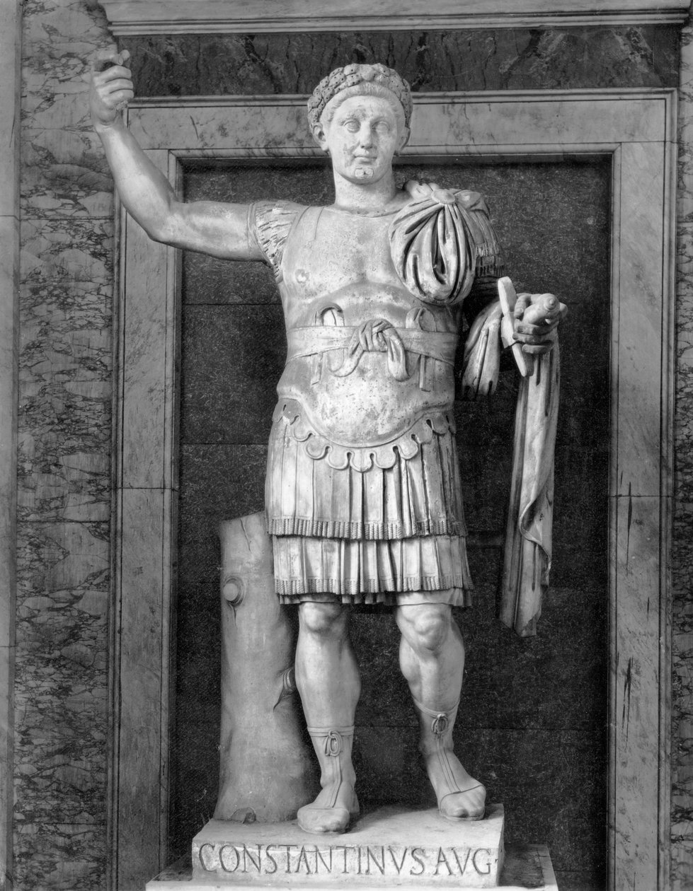 Konstantin császár szobra (Kr. u. 274-337) (márvány) (f/w fotó) alkotó: Roman Roman