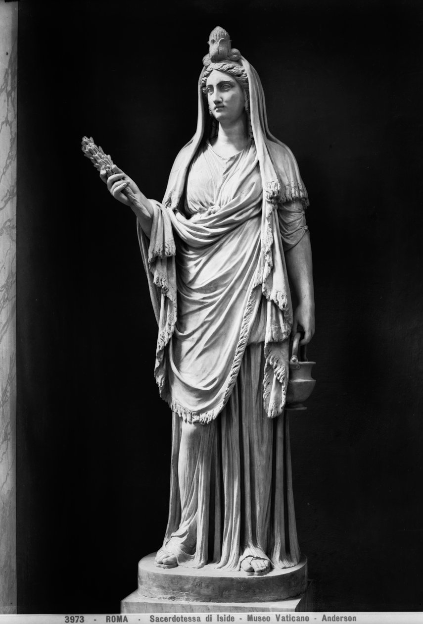 Ízisz szobra (márvány) alkotó: Roman Roman