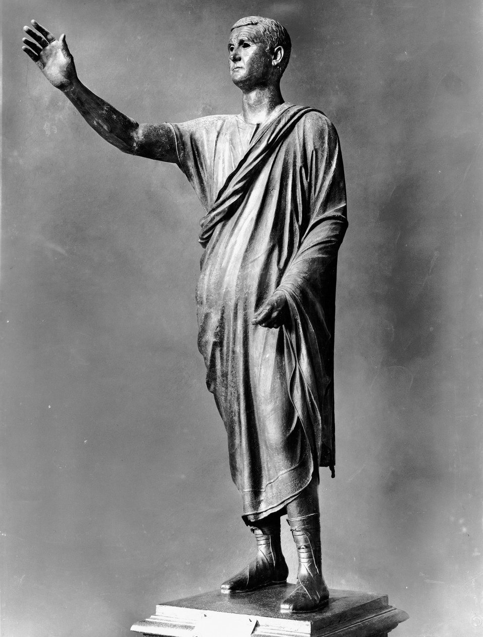Római szónok szobra (bronz) alkotó: Roman Roman