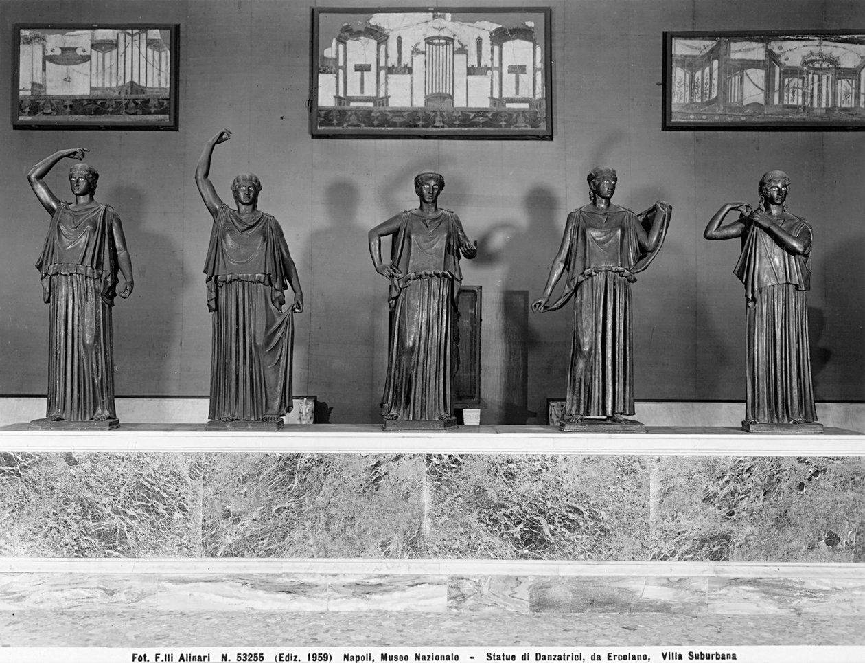 Táncosok szobrai. Herculaneum külvárosi villájából kiállítva alkotó: Roman Roman