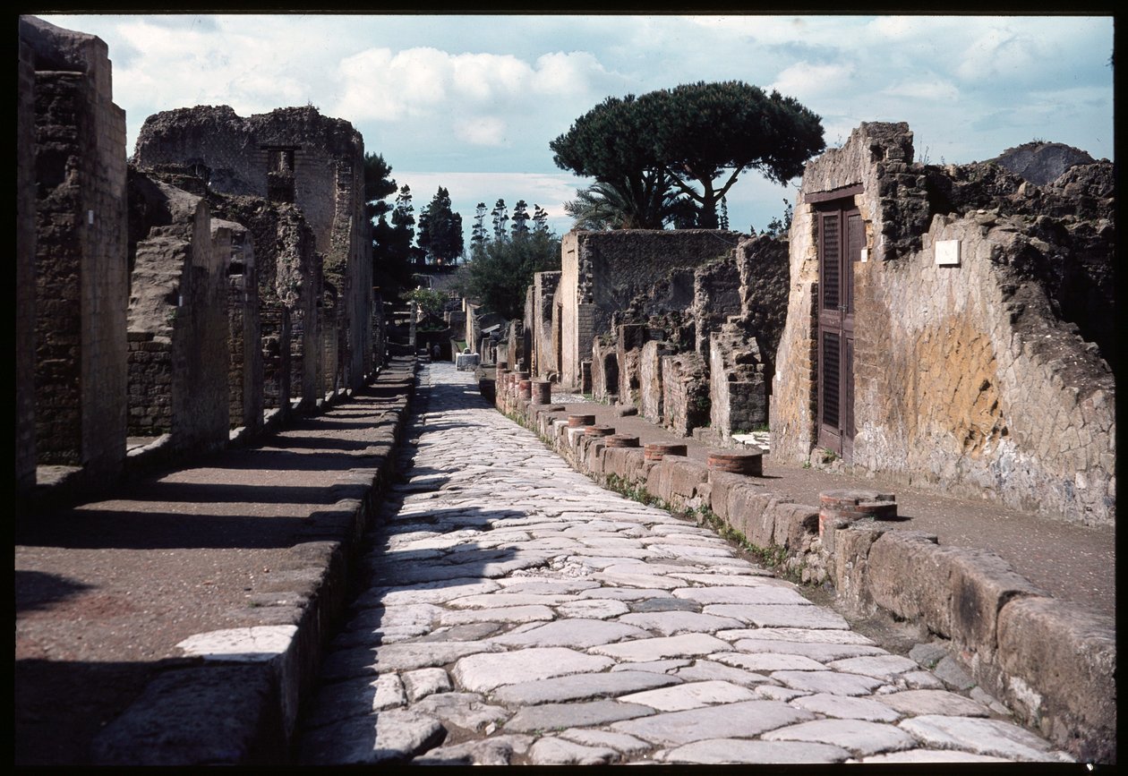A strand felé vezető utca, Kr.e. 5. század – Kr. u. 1. század alkotó: Roman Roman