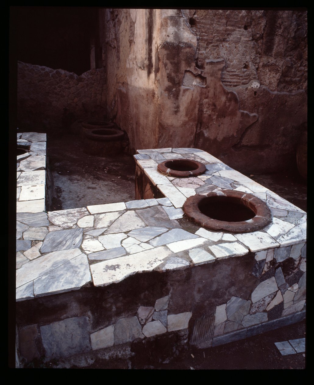 Thermopolium márvány pult, Kr.e. V. század - Kr.u. 1. század alkotó: Roman Roman