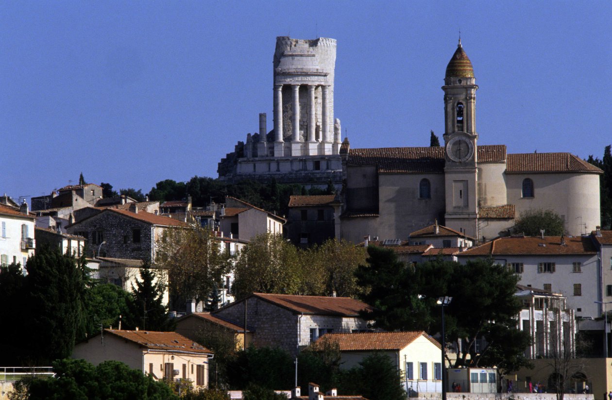 Az Alpok vagy Augustus trófeája, római emlékmű, Turbie, Menton. alkotó: Roman Roman