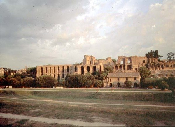 A Palatinus látképe a Circus Maximusról (fénykép) (lásd még 99013) alkotó: Roman Roman