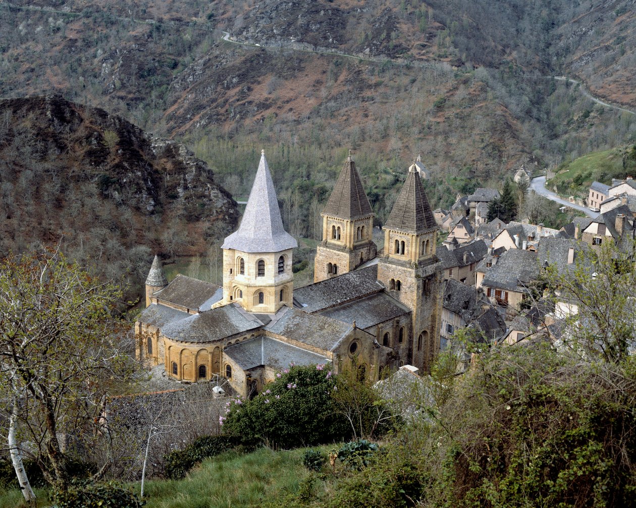 Az apátság légi felvétele alkotó: Romanesque