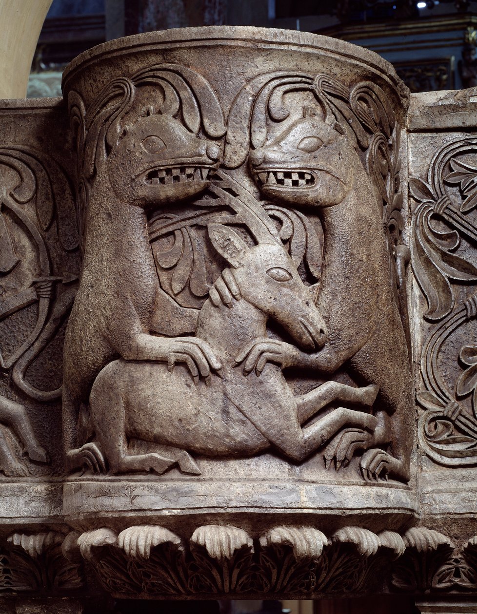 Állatok harca, a szószék ambójának részlete, dombormű alkotó: Romanesque