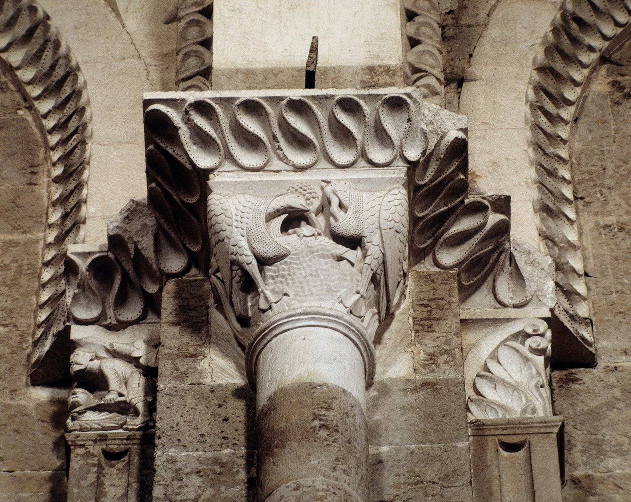 Madarak halat és férgeket esznek (faragott tőke) alkotó: Romanesque
