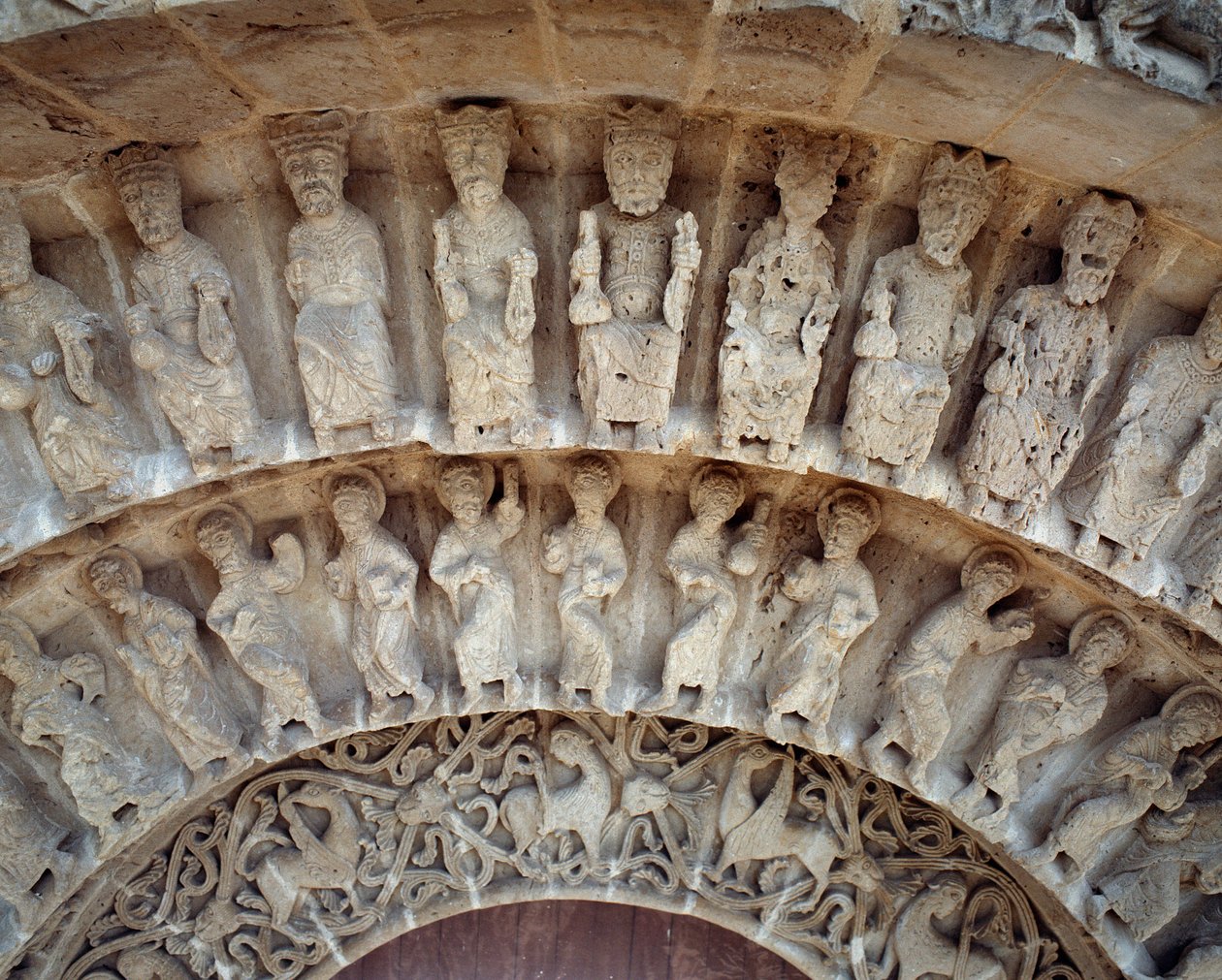 Részlet a déli portál szobrairól alkotó: Romanesque
