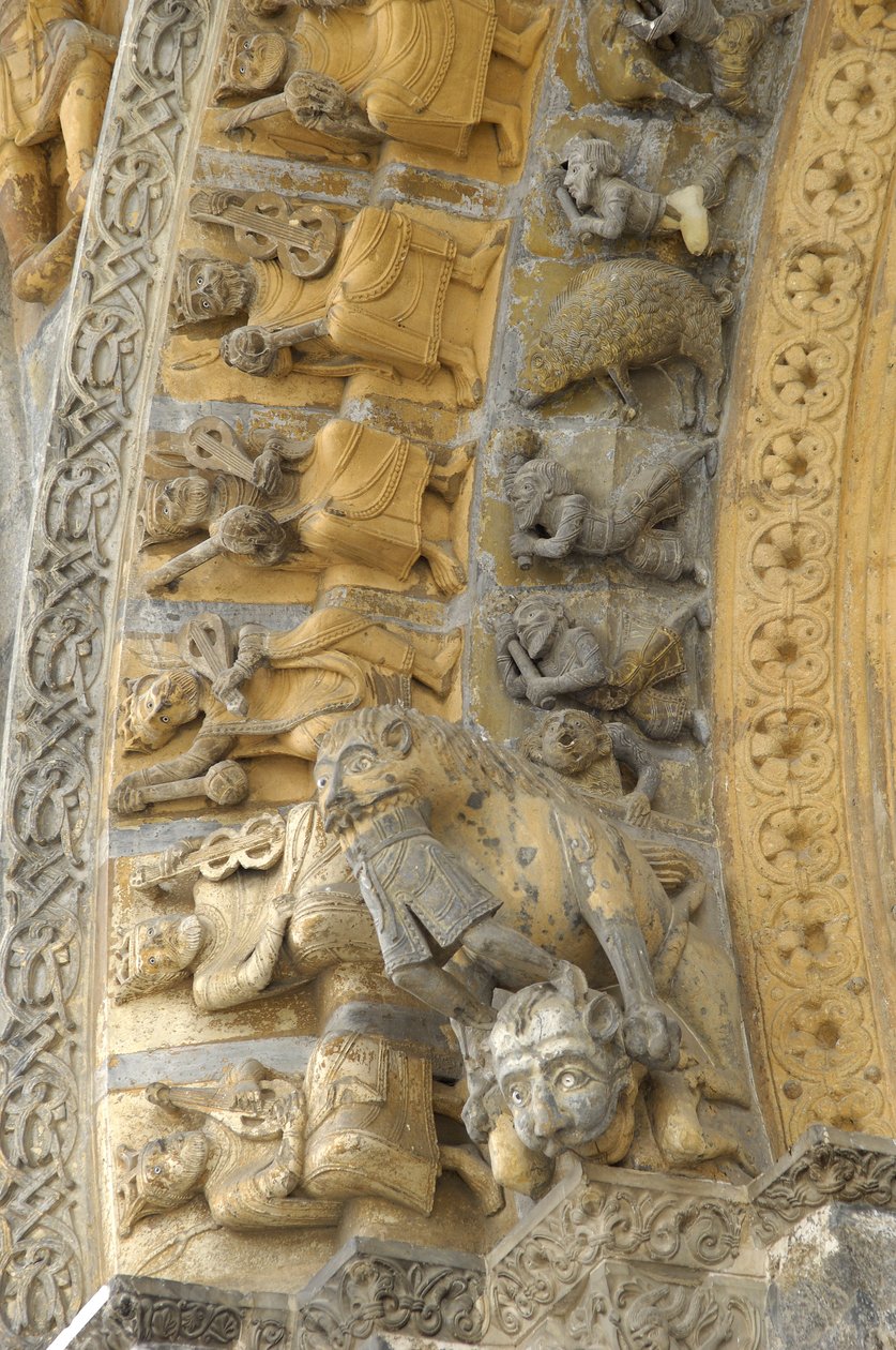 Részlet a Szent Mária katedrális homlokzatának faragott boltozatáról, Oloron Sainte Marie (Atlanti Pireneusok) alkotó: Romanesque