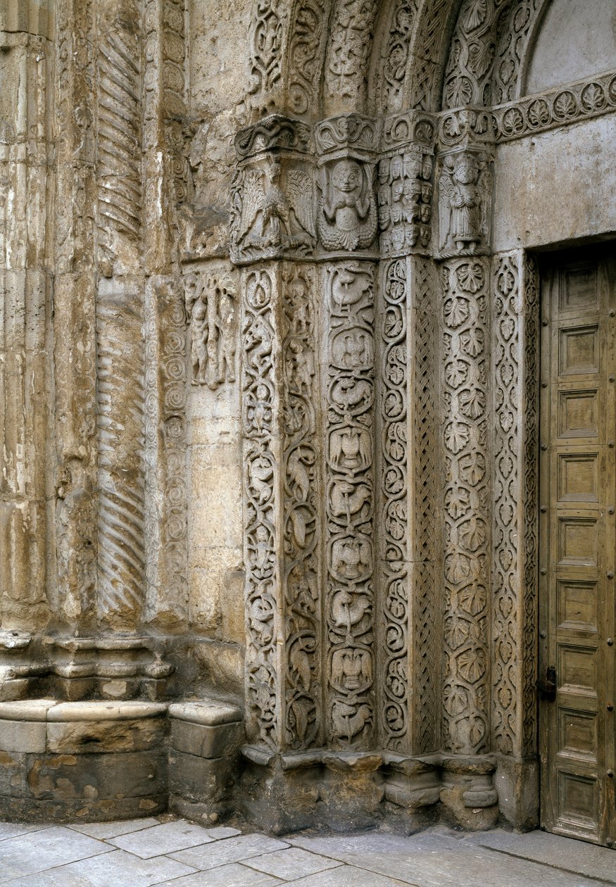 Részlet a Bazilika portáljának bal oldali homlokzatáról, 12. század eleje (fotó) alkotó: Romanesque