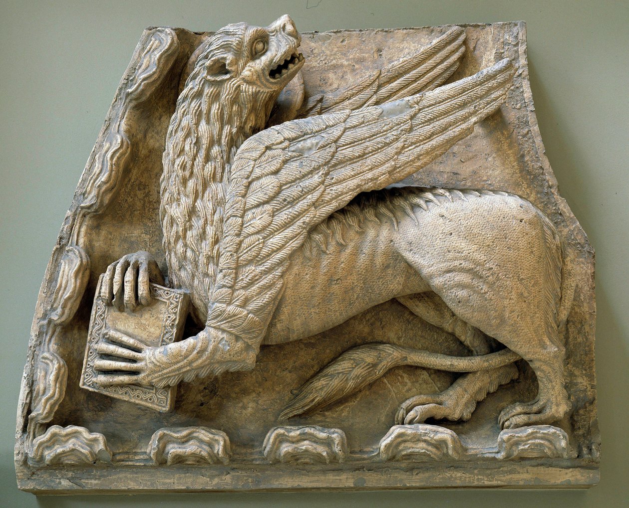 Griff szobrok a Saint Loup de Naud (Szajna és Marne) templom portáljának eredetijéből 1170 Párizs, Francais Műemlékek Múzeuma alkotó: Romanesque