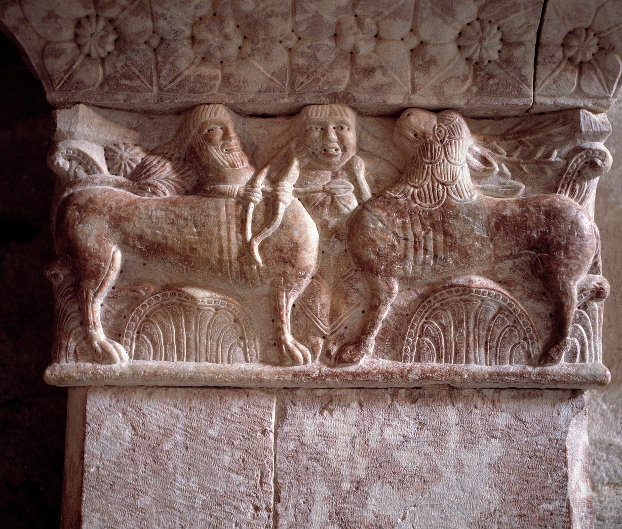 Vadászjelenet, faragott tőke a kolostor tribünjén alkotó: Romanesque