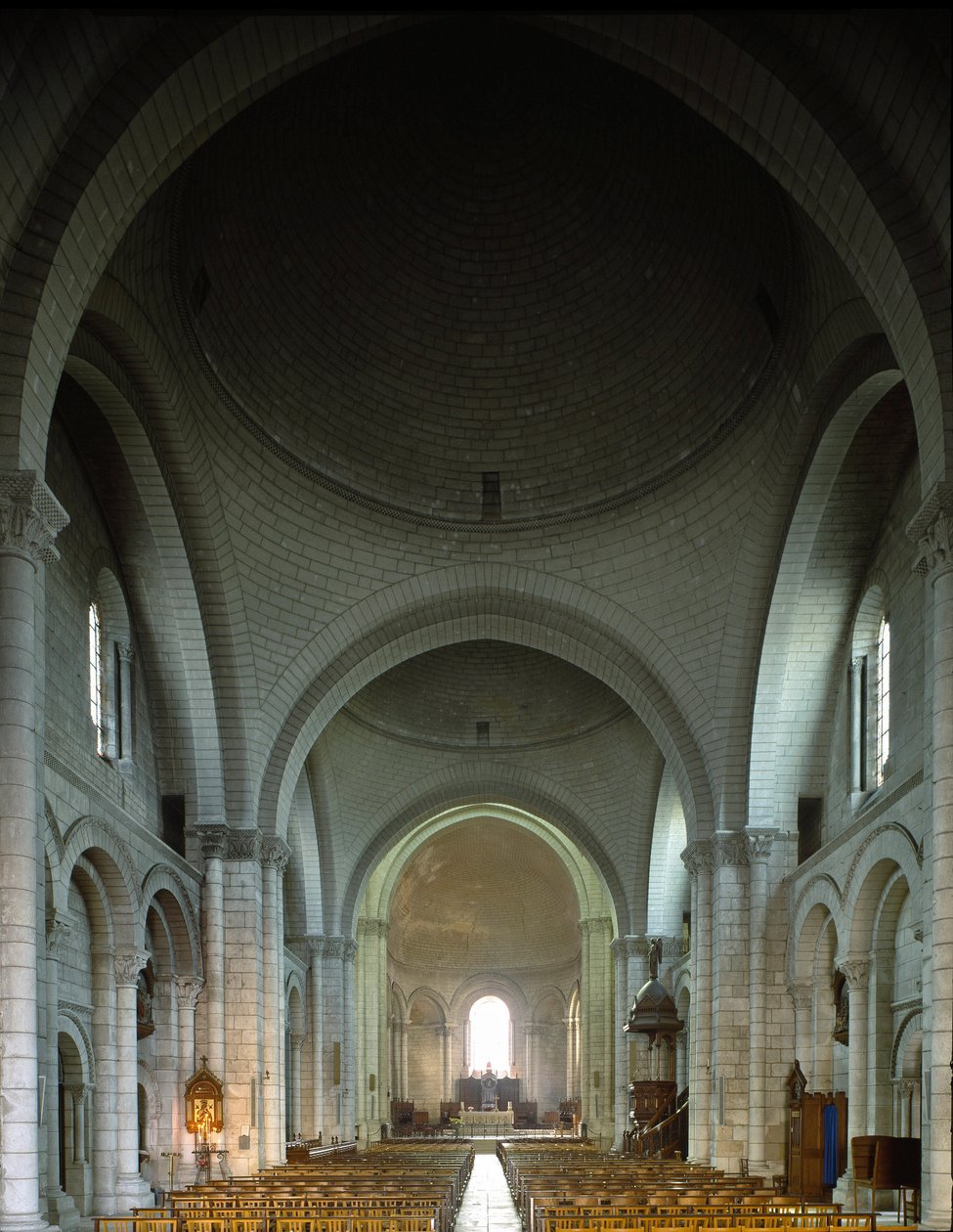 A Cathedrale Saint Pierre (Saint Pierre) belső képe alkotó: Romanesque
