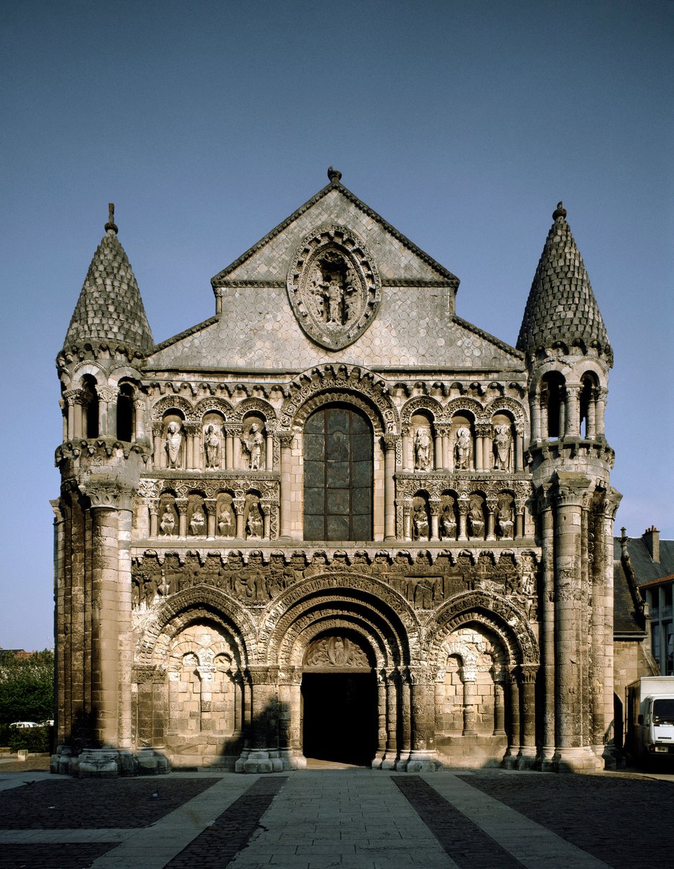 Román művészet: kilátás a Notre Dame la Grande-ra (Notre-Dame-la-Grande). 12. századi Poitiers (Bécs) alkotó: Romanesque