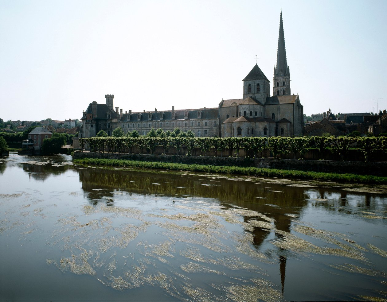 Román művészet: a 11. században alapított Saint-Savin-sur-Gartempe (Saint Savin sur Gartempe) apátság látképe. Saint Savin, Bécs alkotó: Romanesque