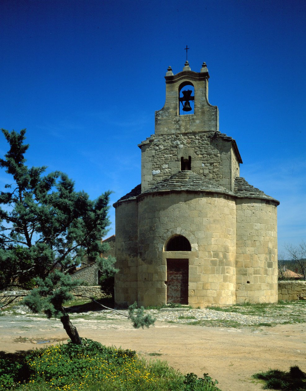 Román stílusú kápolna, Sainte Croix, Peyrolles, Aix-en-Provence. alkotó: Romanesque