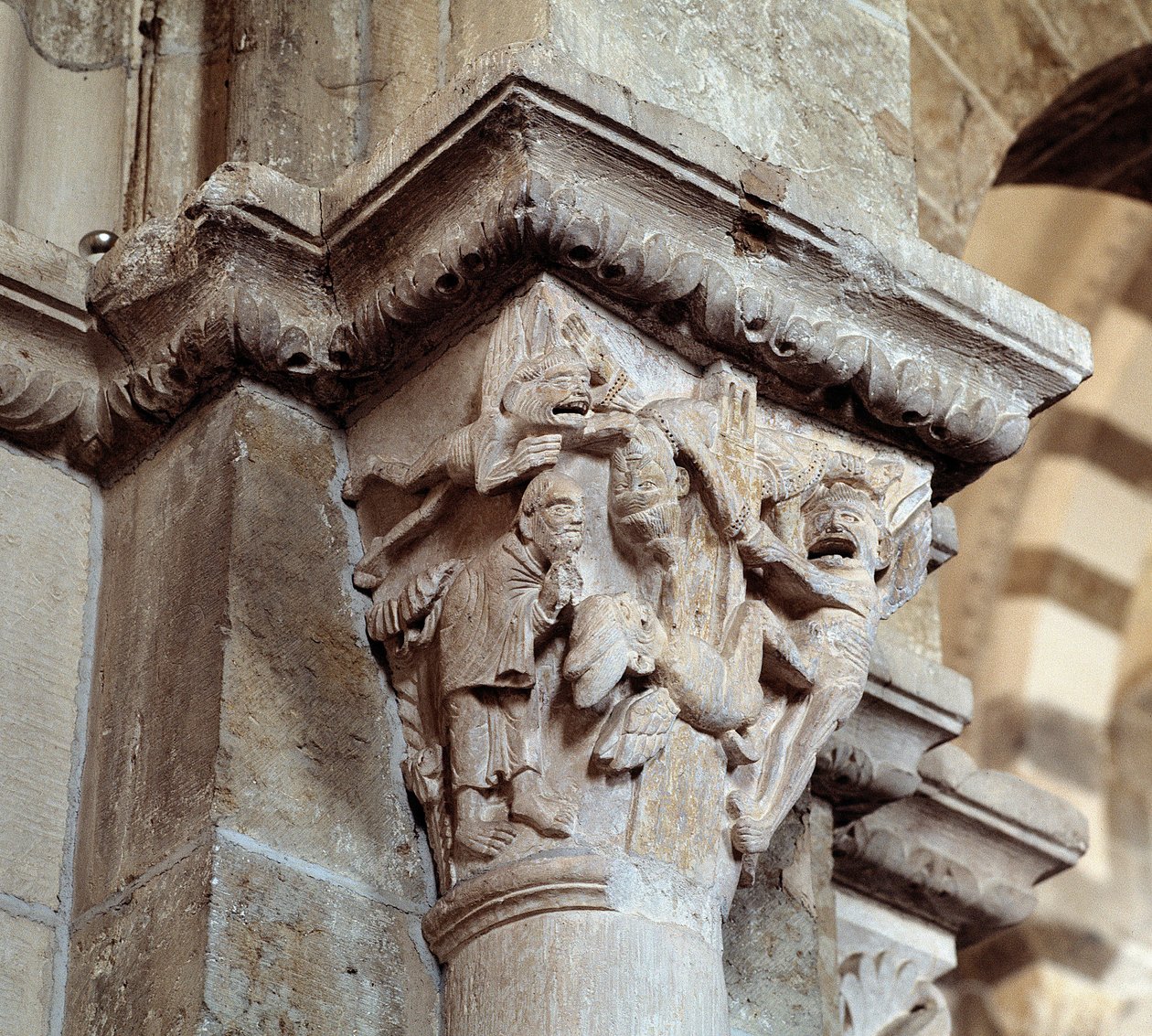 Páduai Szent Antal látomása (faragott főváros) alkotó: Romanesque