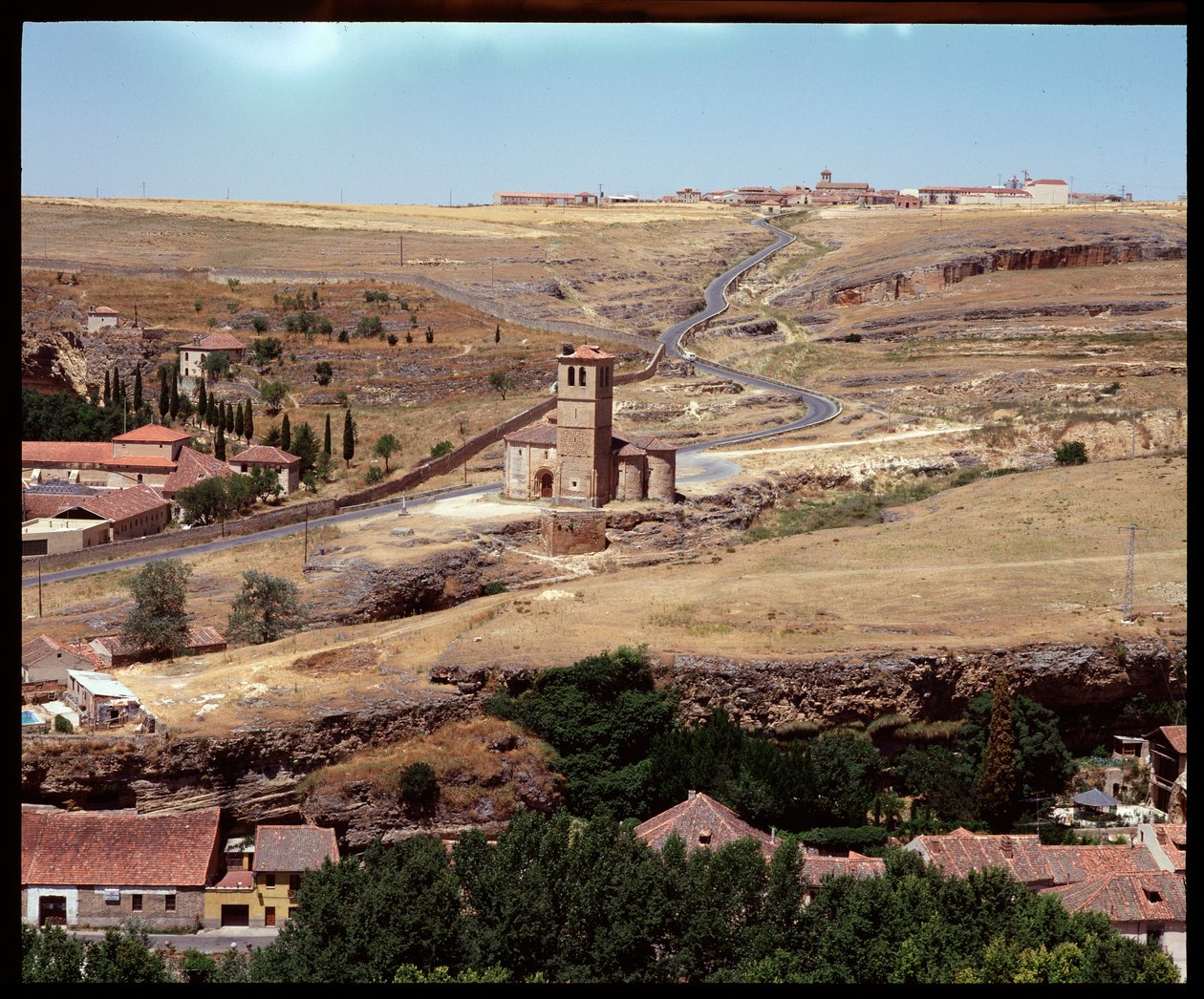 Kilátás a templomra, amelyet a templomi rend lovagjai alapítottak alkotó: Romanesque