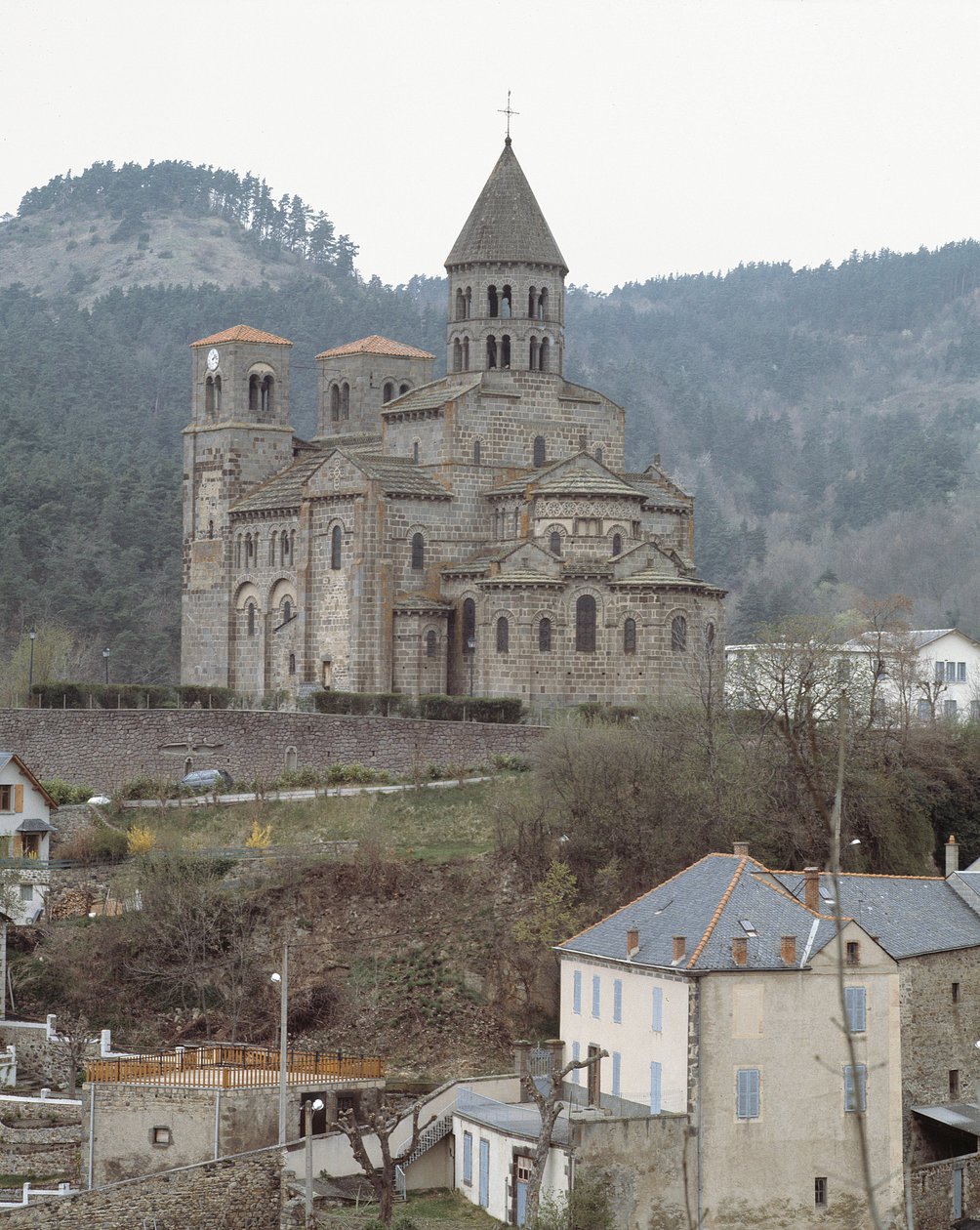 Kilátás a templomra alkotó: Romanesque
