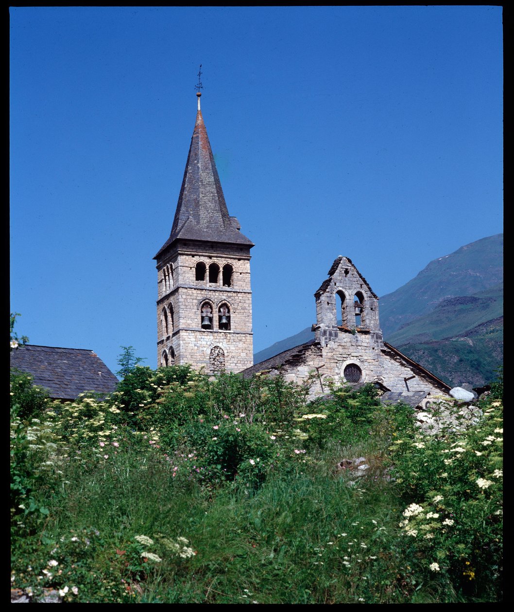 Kilátás a Szent Mária, Arties templomra (fotó) alkotó: Romanesque