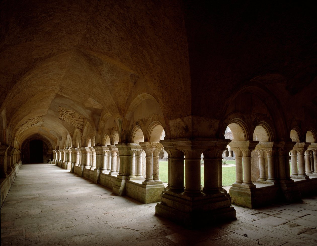 Kilátás a 12. században alapított ciszterci apátság kolostorára. alkotó: Romanesque