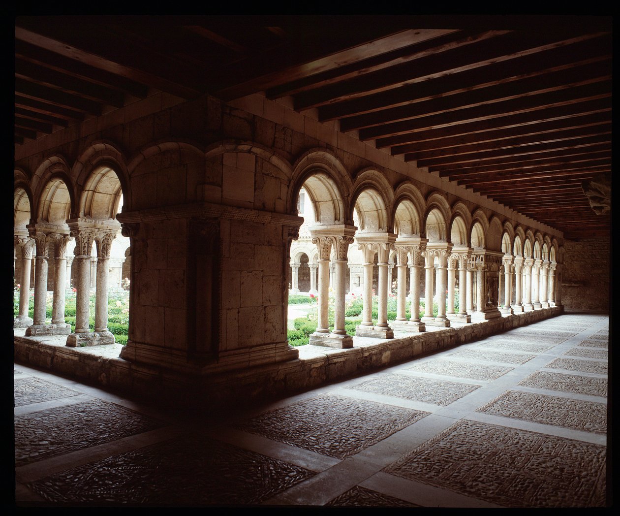 Kilátás a Las Huelgas de Burgos királyi kolostor kolostorára alkotó: Romanesque