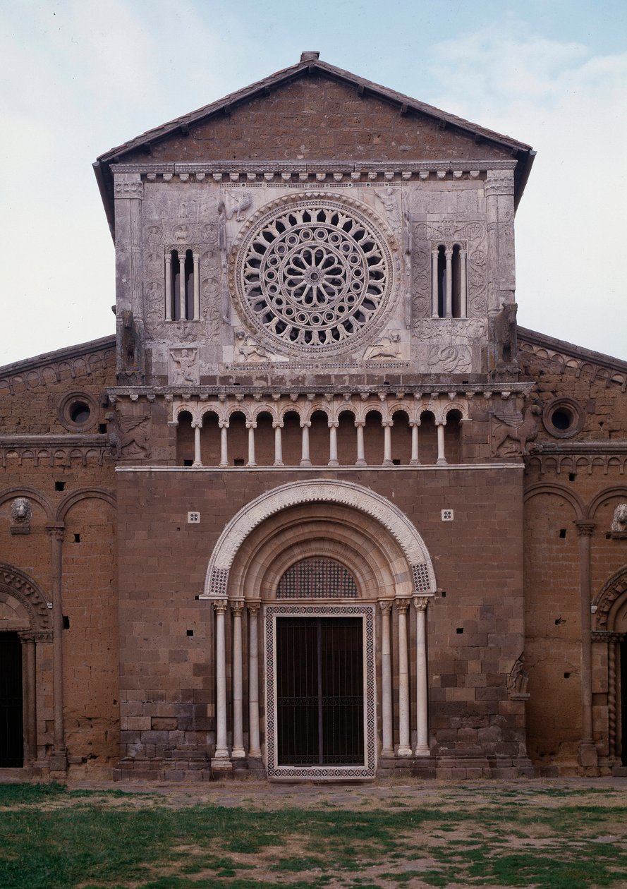Kilátás a San Pietro templom homlokzatára (kb. 1250, restauree 1870) Toszkána, Olaszország (A Szent Péter (san Pietro) templom homlokzata, 1250 körül épült és 1870-ben restaurálták, Toszkánia, Olaszország) alkotó: Romanesque