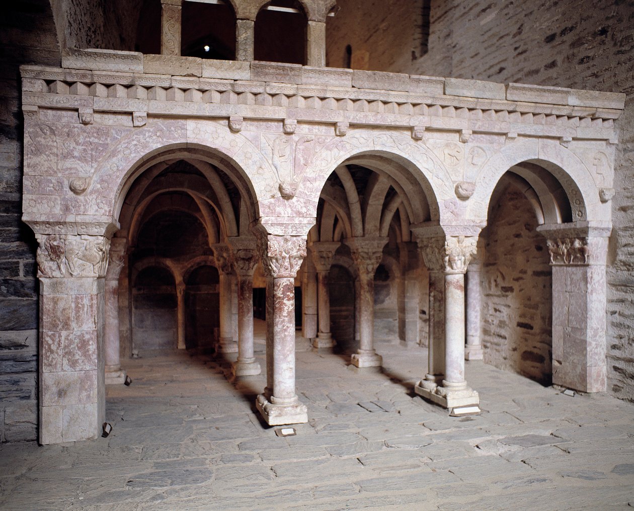 Kilátás a galériára alkotó: Romanesque