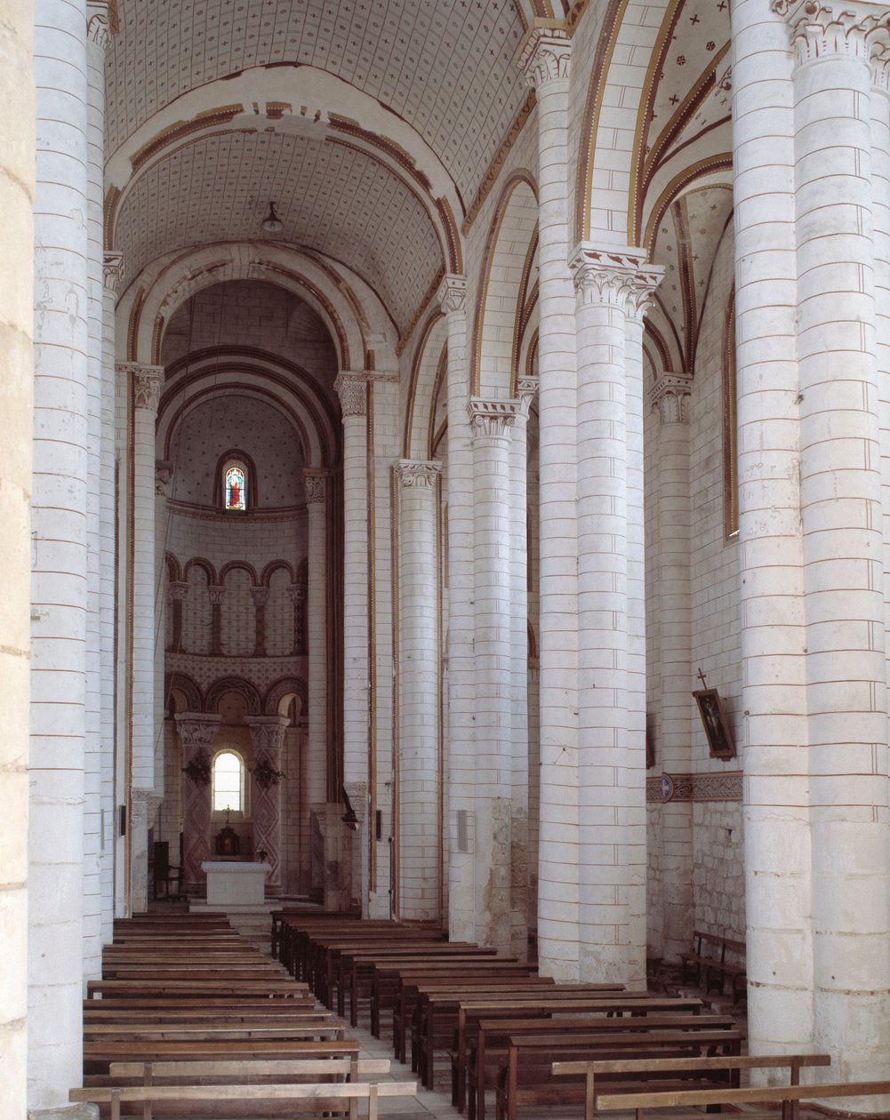 Kilátás a templomhajóra alkotó: Romanesque