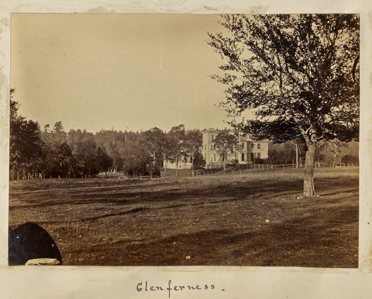 Glenferness alkotó: Ronald Ruthven Leslie Melville