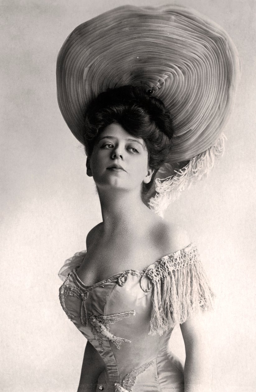 Camille Clifford 1885-1971, belga színésznő, 1905. alkotó: Rotary Photo