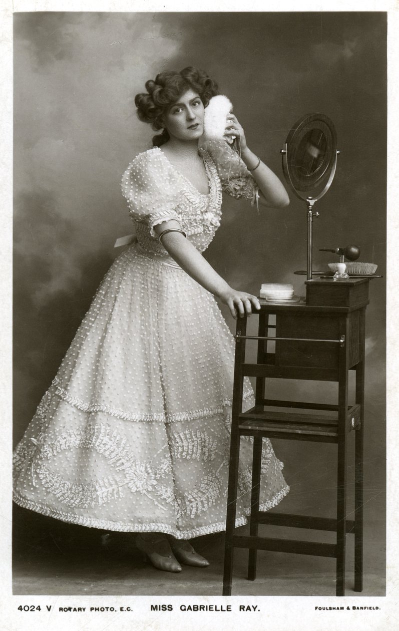 Gabrielle Ray angol színésznő, táncos és énekes, 1906. alkotó: Rotary Photo