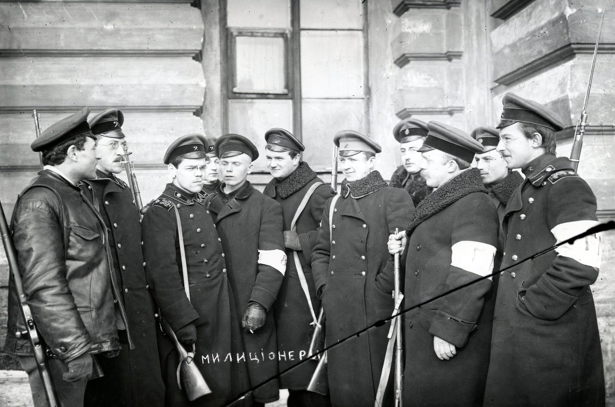 Milicistaként tevékenykedő diákok egy csoportja, Szentpétervár, 1917 alkotó: Russian Photographer