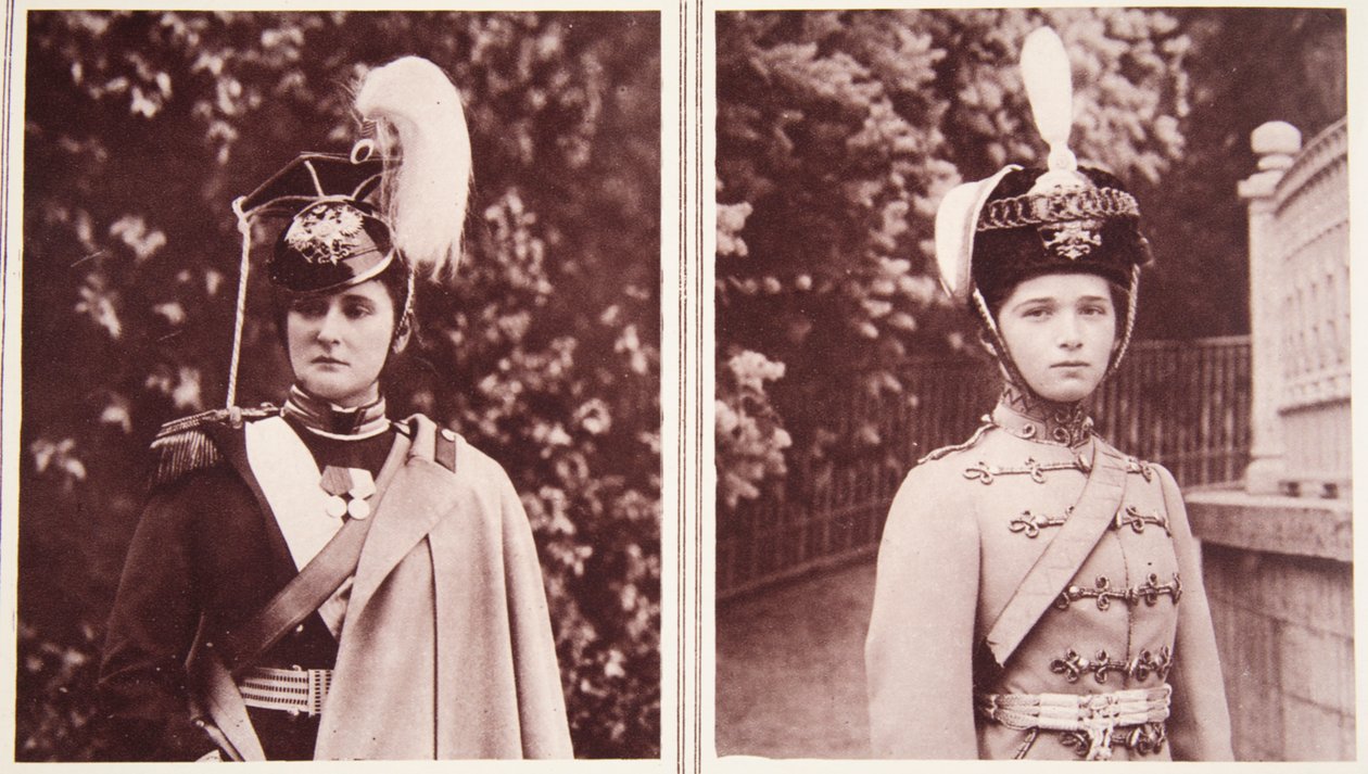 Az Orosz Lancerek vezérezredese: Oroszország császárnője és az orosz huszárok vezérezredese: Olga nagyhercegnő, az Illusztrált háborús hírekből (szépia fotó) alkotó: Russian Photographer