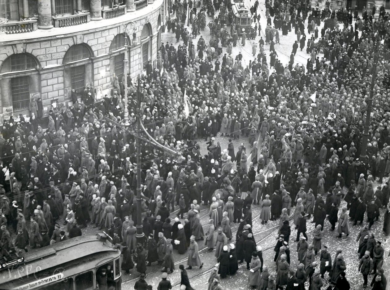 Tüntetés a Nyevszkij sugárúti közkönyvtárban, Szentpéterváron, 1917. április 20-21. alkotó: Russian Photographer