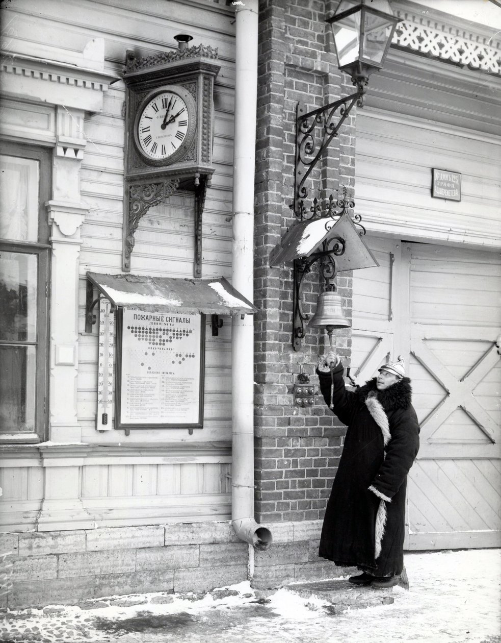 Tűzoltó, Szentpétervár, 1900-as évek eleje alkotó: Russian Photographer