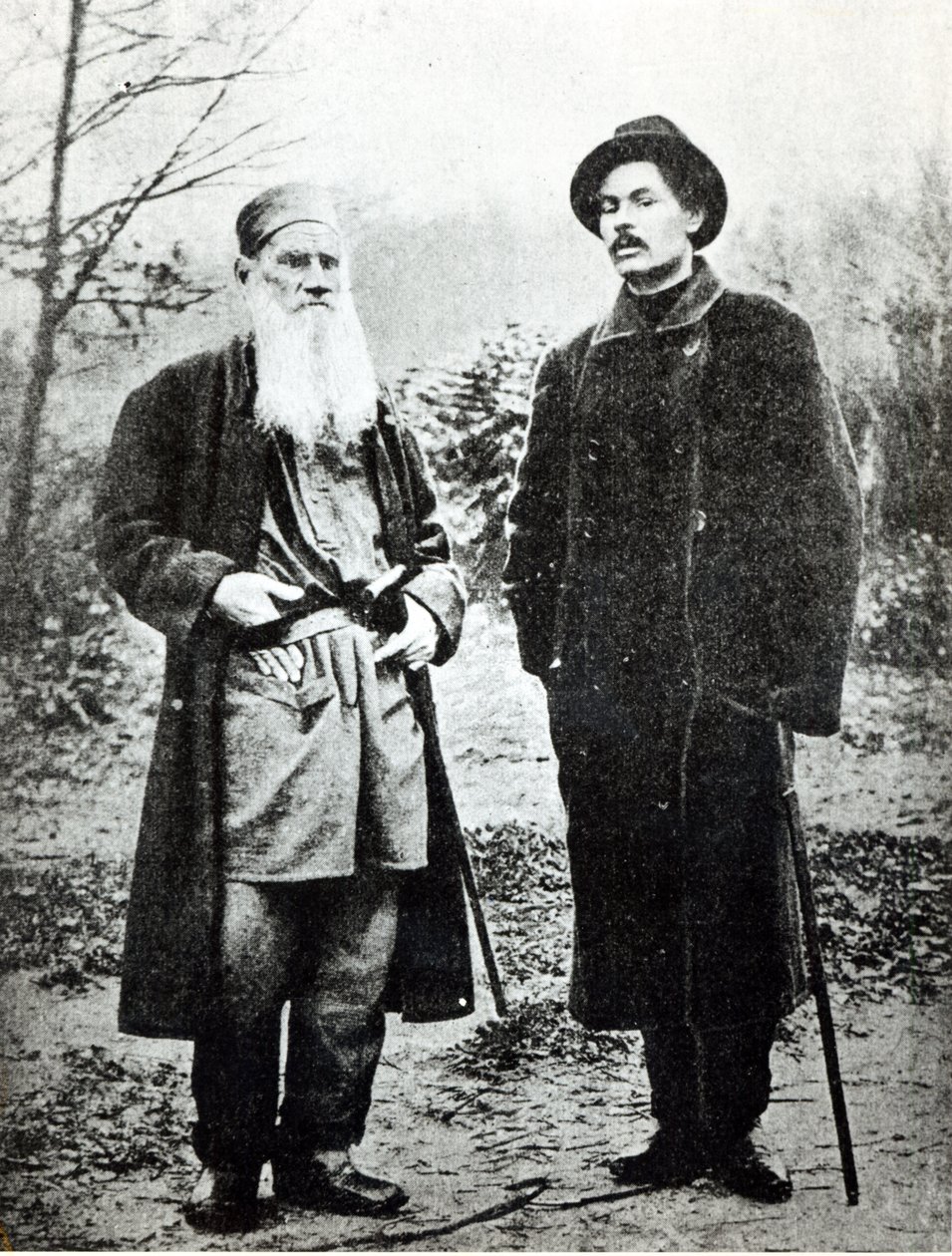 Makszim Gorkij (Aleksej Makszimovics Peshkov) felakasztotta Lev Tolsztojt Jasznaja Poljanánál 1900-ban alkotó: Russian Photographer