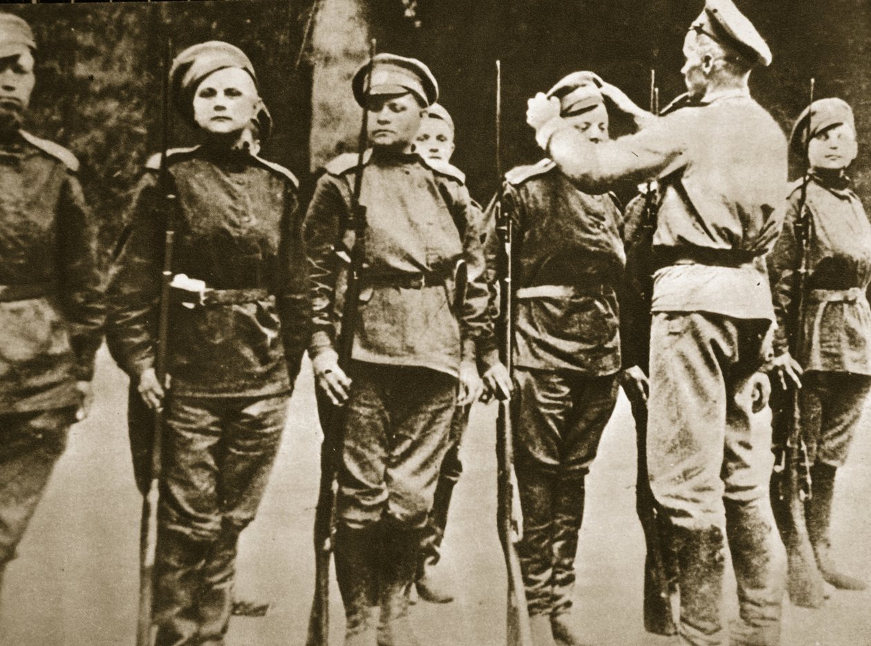 Az 1. orosz női halálzászlóalj tagjai, 1917 (szépia fotó) alkotó: Russian Photographer