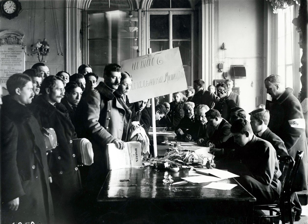 Milícia beiratkozás a városi tanács termében, Szentpétervár, 1917. március alkotó: Russian Photographer