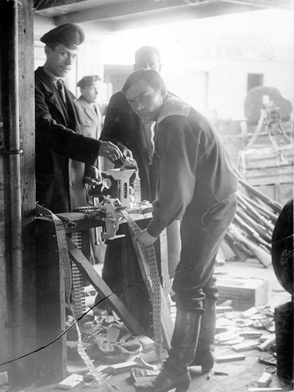 Lőszergyár, Szentpétervár, 1917 alkotó: Russian Photographer