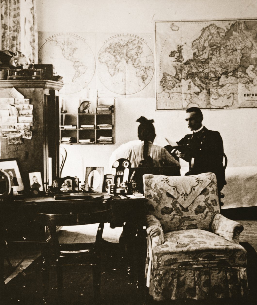 Sophie Trubetskoy hercegnő tanárával, 1890-es évek közepe (szépia fotó) alkotó: Russian Photographer