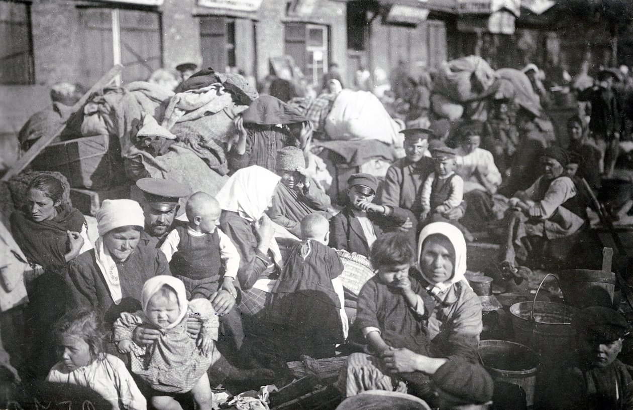 Menekültek Szentpéterváron, 1915 alkotó: Russian Photographer