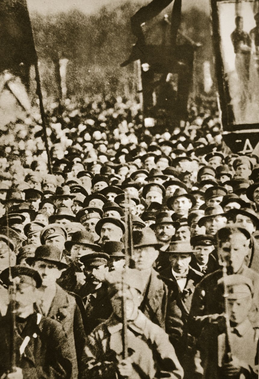 Forradalmárok Petrográdban, 1917 (szépia fotó) alkotó: Russian Photographer