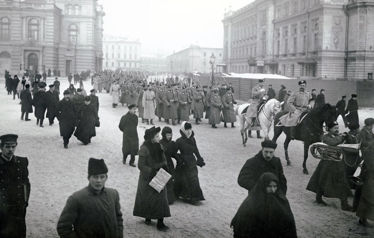 Katonák indulnak a frontra, Szentpétervár, 1917 alkotó: Russian Photographer