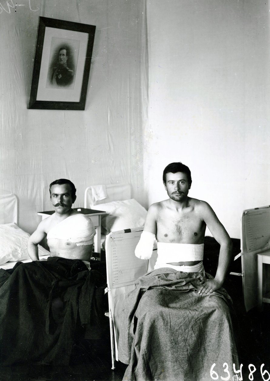 Sebesült katonák egy katonai kórházban, Szentpéterváron alkotó: Russian Photographer
