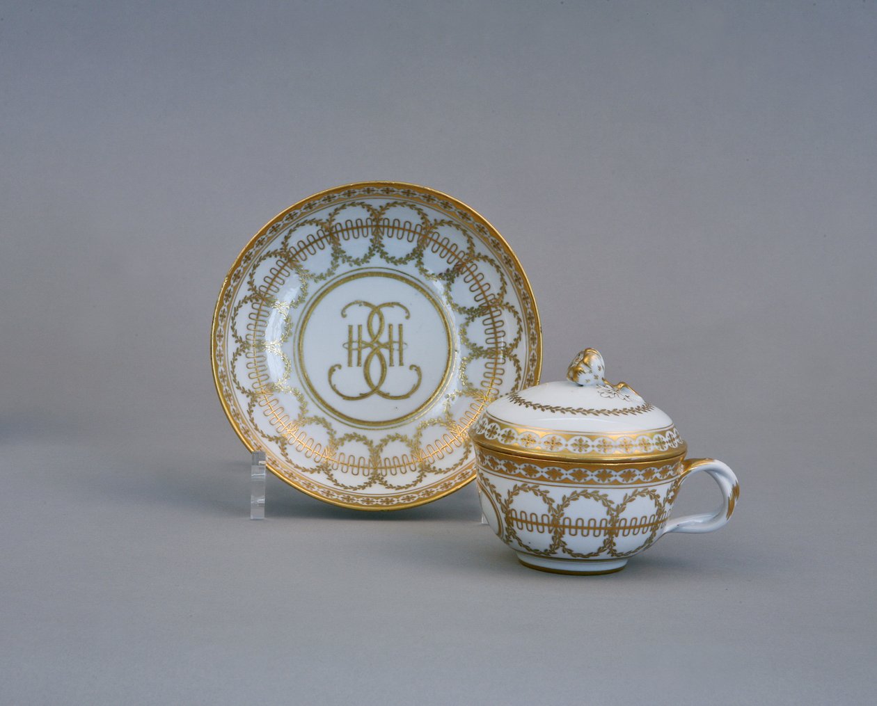 Csésze és csészealj II. Katalin monogramjával Birodalmi Porcelángyár, 1770-1780-as évek alkotó: Russian Master