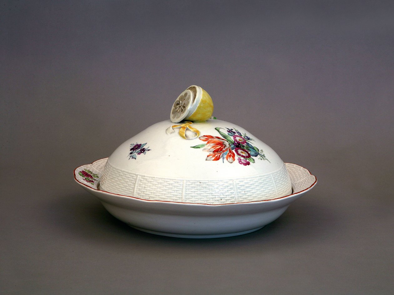 Türeen a birodalmi porcelánvacsoraszolgálatból, a császári porcelángyárból, 1775-1780 alkotó: Russian Master