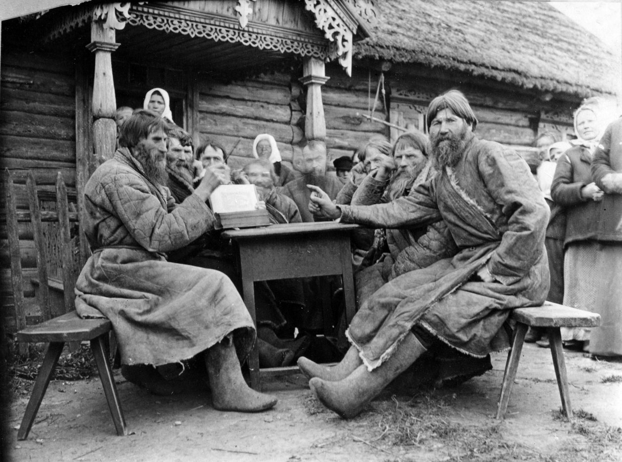 Orosz paraszti vének találkozója a Mirskoj Skhodban (bw fotó) alkotó: Russian Photographer