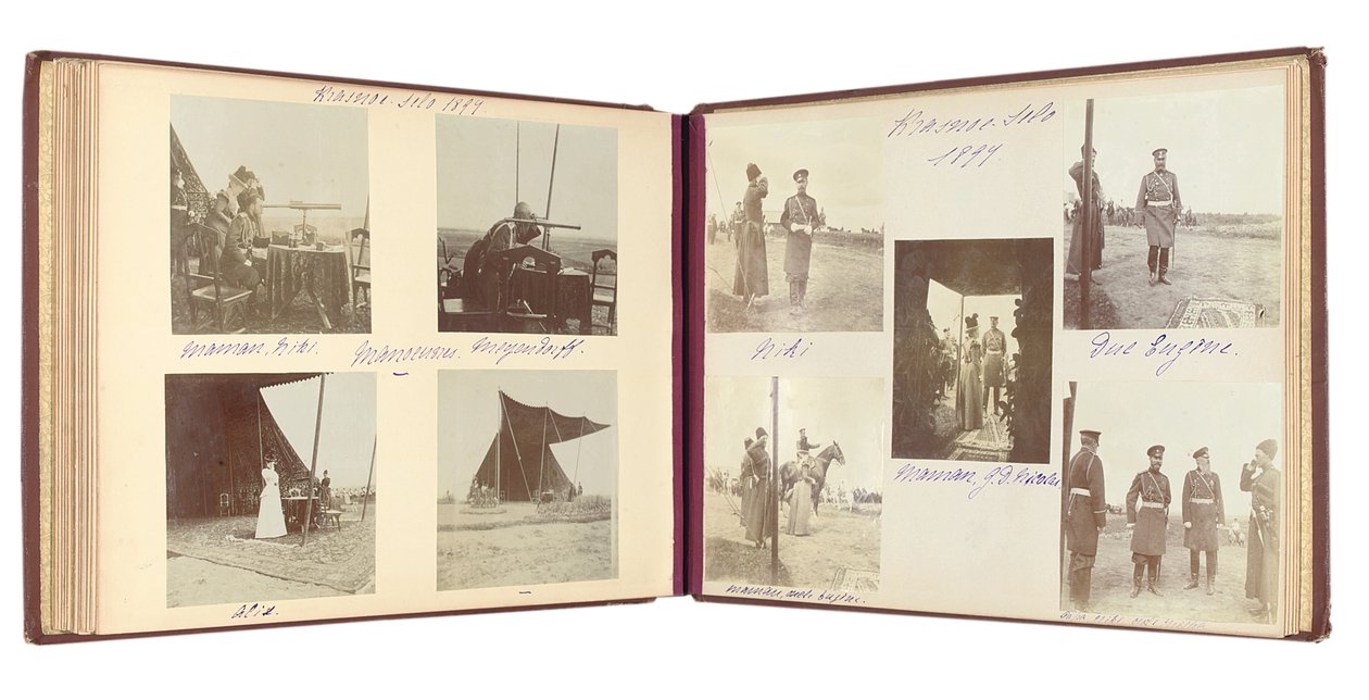 Az orosz császári család, oldal egy fényképalbumból, 1897-99 körül (f/w fotó) (lásd még: 487673-80) alkotó: Russian Photographer