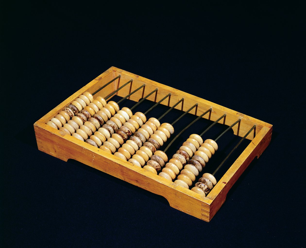 Abacus, gyöngykalkulátor, valószínűleg 19. századi (fa és fém) alkotó: Russian School
